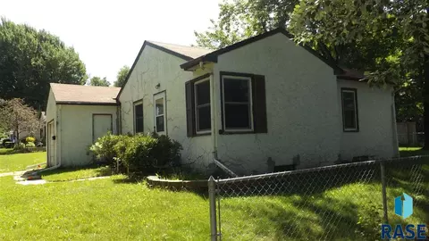 3001 E 18th St, Sioux Falls, SD 57103 photo 2