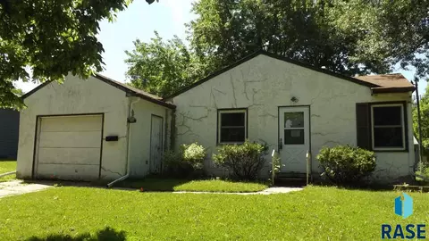 3001 E 18th St, Sioux Falls, SD 57103 photo 1