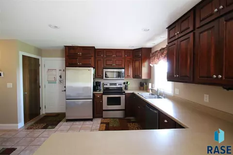 2113 E 63rd St, Sioux Falls, SD 57108 photo 3