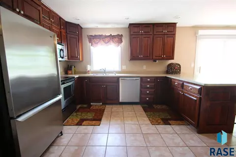 2113 E 63rd St, Sioux Falls, SD 57108 photo 4