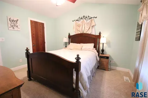 2113 E 63rd St, Sioux Falls, SD 57108 photo 8