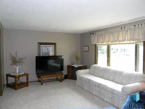6300 W Westview Rd, Sioux Falls, SD 57107 photo 3