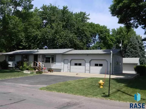 6300 W Westview Rd, Sioux Falls, SD 57107 photo 1