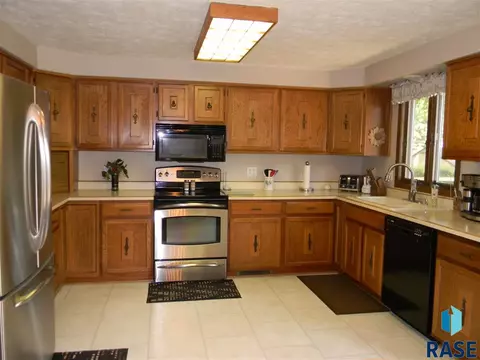 6300 W Westview Rd, Sioux Falls, SD 57107 photo 4