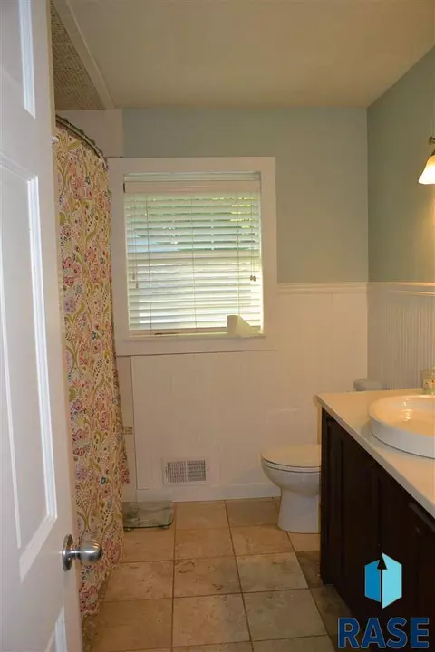 Undisclosed, Sioux Falls, SD 57105 photo 10