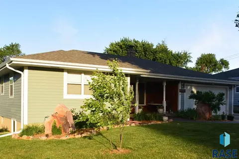 Undisclosed, Sioux Falls, SD 57105 photo 12