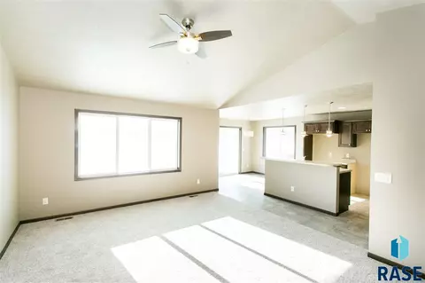 3609 E Brewster St, Sioux Falls, SD 57108 photo 2