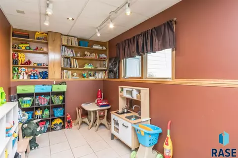 Undisclosed, Sioux Falls, SD 57106 photo 21