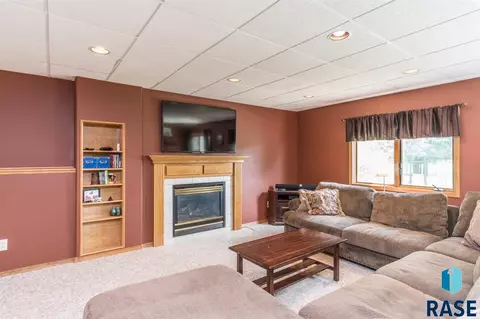 Undisclosed, Sioux Falls, SD 57106 photo 18
