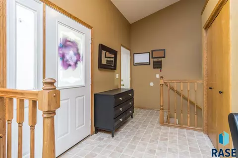 Undisclosed, Sioux Falls, SD 57106 photo 3