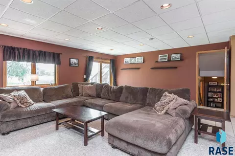 Undisclosed, Sioux Falls, SD 57106 photo 19