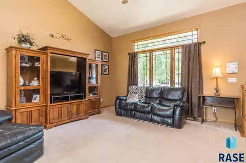 Undisclosed, Sioux Falls, SD 57106 photo 6