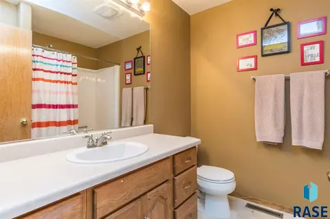 Undisclosed, Sioux Falls, SD 57106 photo 14