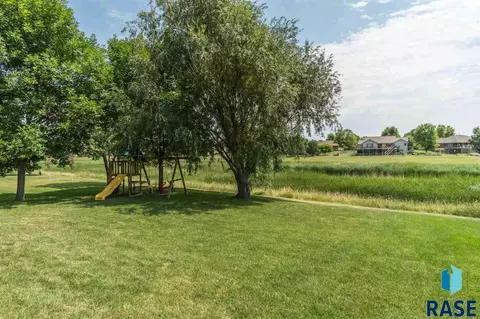 Undisclosed, Sioux Falls, SD 57106 photo 32