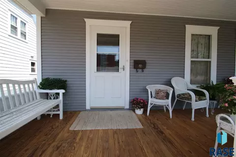 1502 S Summit Ave, Sioux Falls, SD 57105 photo 2