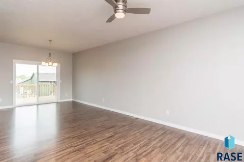 1109 N Broken Bow Ave, Sioux Falls, SD 57103 photo 9