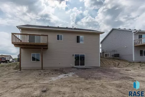 1109 N Broken Bow Ave, Sioux Falls, SD 57103 photo 3