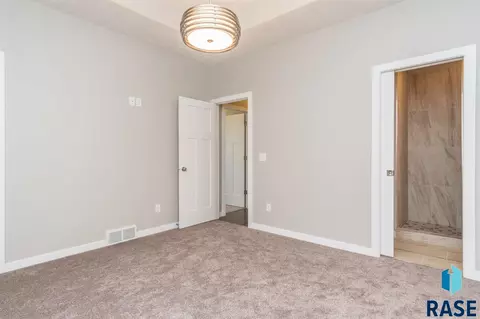 1109 N Broken Bow Ave, Sioux Falls, SD 57103 photo 16