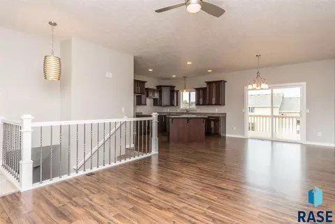 1109 N Broken Bow Ave, Sioux Falls, SD 57103 photo 10