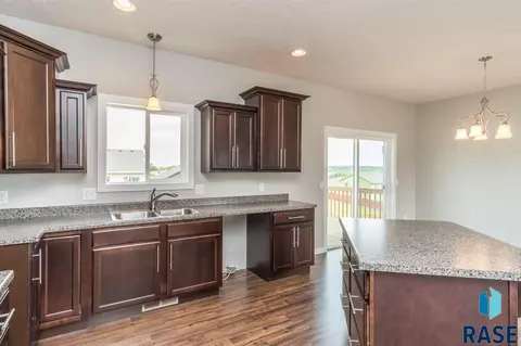 1109 N Broken Bow Ave, Sioux Falls, SD 57103 photo 5