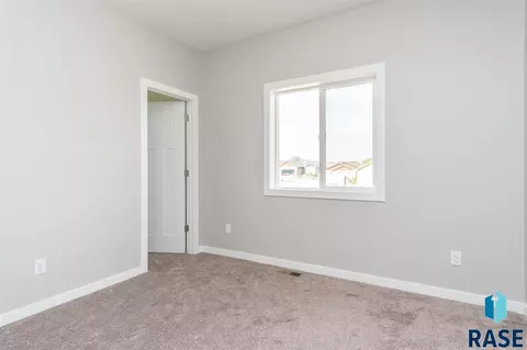 1109 N Broken Bow Ave, Sioux Falls, SD 57103 photo 21