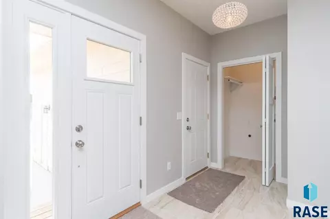 1109 N Broken Bow Ave, Sioux Falls, SD 57103 photo 13