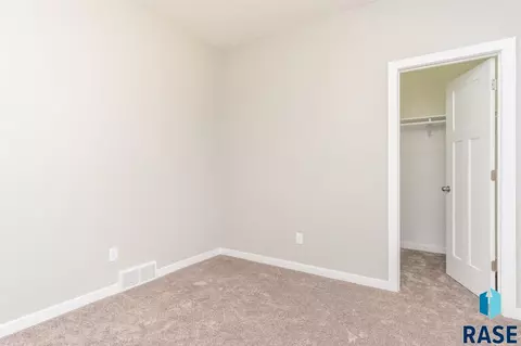 1109 N Broken Bow Ave, Sioux Falls, SD 57103 photo 22