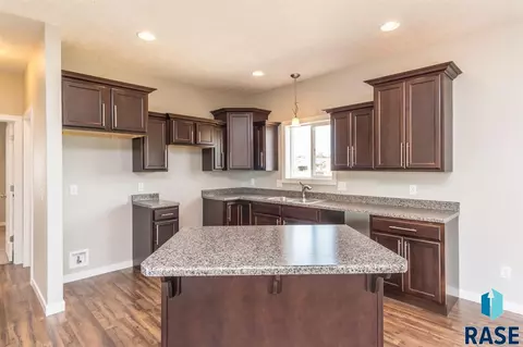 1109 N Broken Bow Ave, Sioux Falls, SD 57103 photo 4