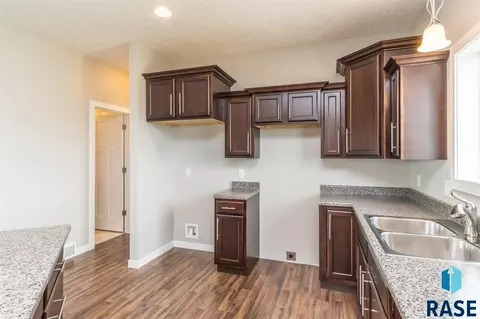 1109 N Broken Bow Ave, Sioux Falls, SD 57103 photo 6