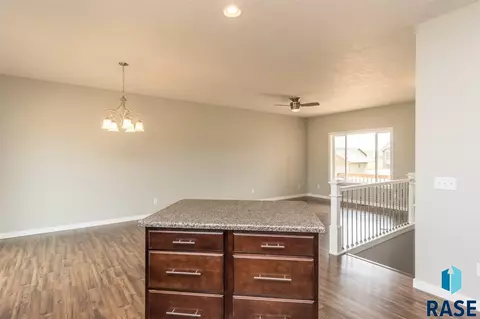 1109 N Broken Bow Ave, Sioux Falls, SD 57103 photo 7