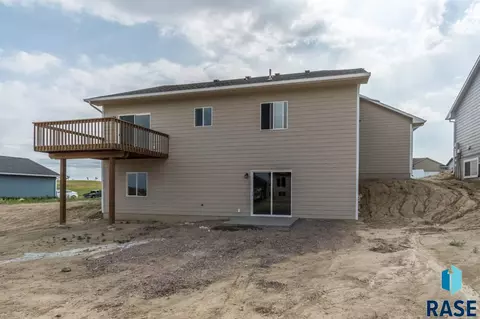 1109 N Broken Bow Ave, Sioux Falls, SD 57103 photo 2