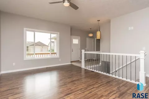 1109 N Broken Bow Ave, Sioux Falls, SD 57103 photo 11