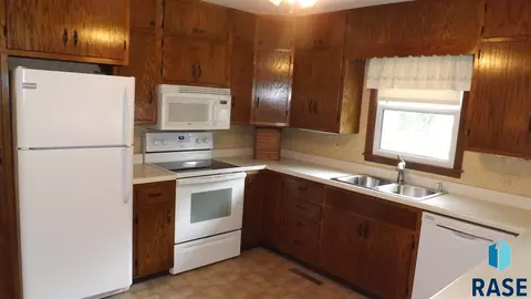 1304 S Tabbert Cir, Sioux Falls, SD 57103 photo 7