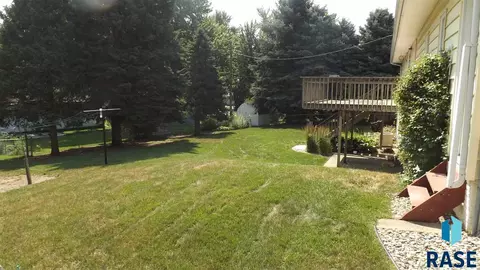 1304 S Tabbert Cir, Sioux Falls, SD 57103 photo 17