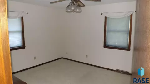 1304 S Tabbert Cir, Sioux Falls, SD 57103 photo 12