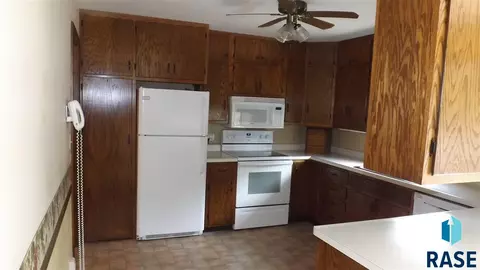 1304 S Tabbert Cir, Sioux Falls, SD 57103 photo 5