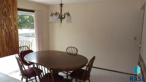 1304 S Tabbert Cir, Sioux Falls, SD 57103 photo 8