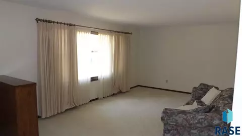 1304 S Tabbert Cir, Sioux Falls, SD 57103 photo 10