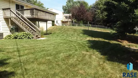 1304 S Tabbert Cir, Sioux Falls, SD 57103 photo 18