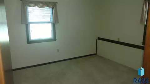 1304 S Tabbert Cir, Sioux Falls, SD 57103 photo 15