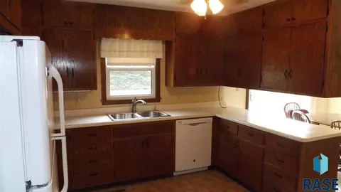 1304 S Tabbert Cir, Sioux Falls, SD 57103 photo 6