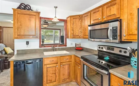 6316 W 60th St, Sioux Falls, SD 57106 photo 4
