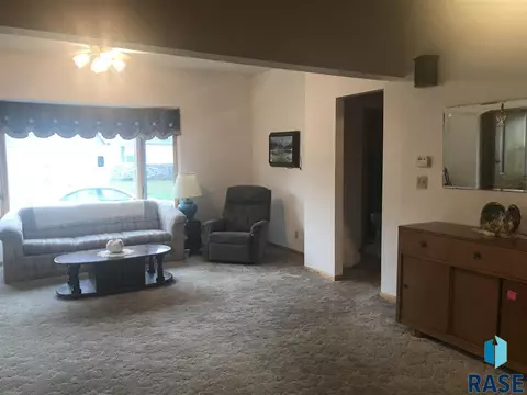 208 W Well St, Freeman, SD 57029 photo 6