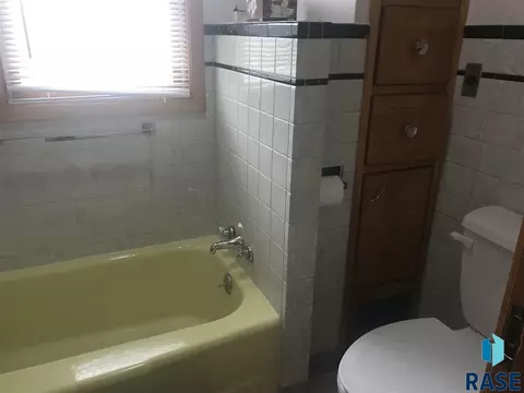 208 W Well St, Freeman, SD 57029 photo 10