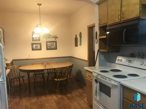 208 W Well St, Freeman, SD 57029 photo 20