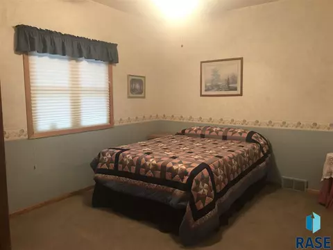 208 W Well St, Freeman, SD 57029 photo 9