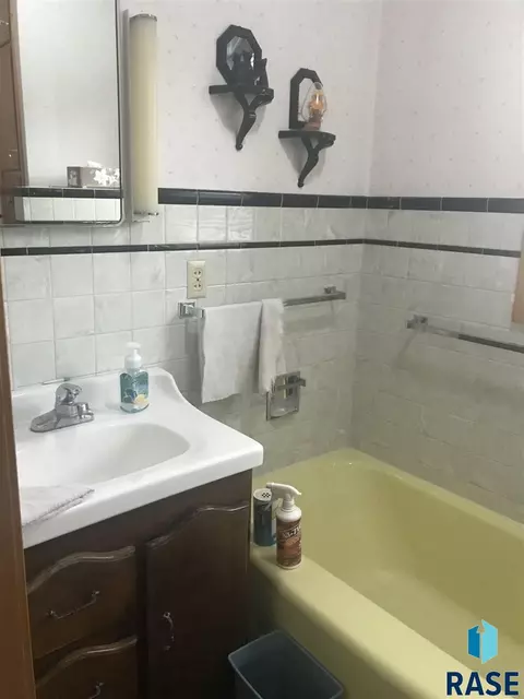 208 W Well St, Freeman, SD 57029 photo 11