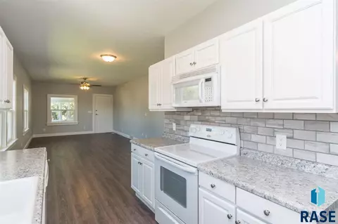 2811 W Mcclellan St, Sioux Falls, SD 57104 photo 7