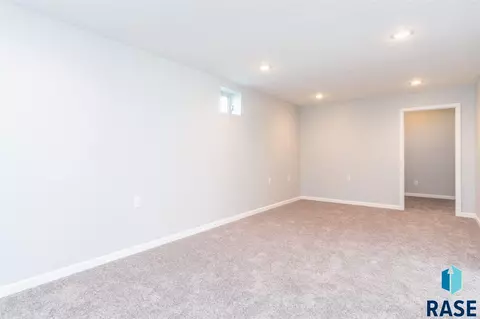 2811 W Mcclellan St, Sioux Falls, SD 57104 photo 13