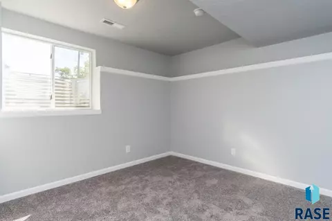 2811 W Mcclellan St, Sioux Falls, SD 57104 photo 11